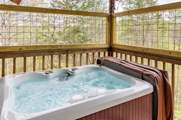 Outdoor spa tub