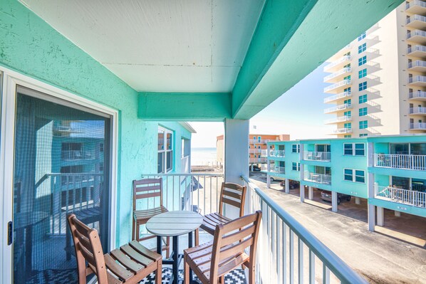 Property grounds - BOOK YOUR Vacation! Gulf Front Vacation Condo Rental With Views Of The Gulf<br> (Gulf Shores)
