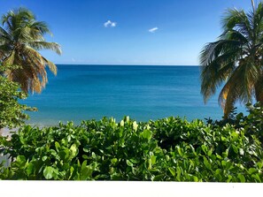 Am Strand, Liegestühle, Strandtücher