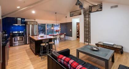 Mid Century Modern w/ 120" 4k Laser Projector/ALR Screen, AC and more!