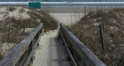 Ihana huoneisto w / 2 parveketta, uima-allas, Carolina Lake View, Kävele kaikkeen