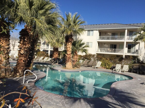 Innenpool, Außenpool