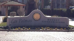 A sign for Las Palmas Resort Condominiums. - Completely Remodeled 1 Bedroom -Extra-Large In Las Palmas (Saint George)