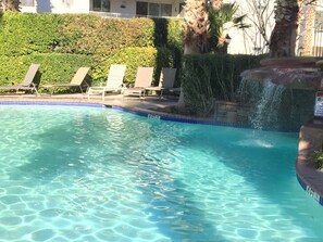 Sisäuima-allas, ulkouima-allas