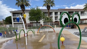 A water play area with frog-shaped structures and a building with balconies in the background. - Completely Remodeled 1 Bedroom -Extra-Large In Las Palmas (Saint George)
