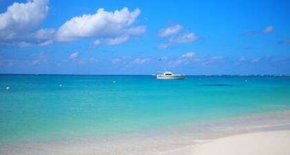 7 Mile Beach Front Cayman Condo