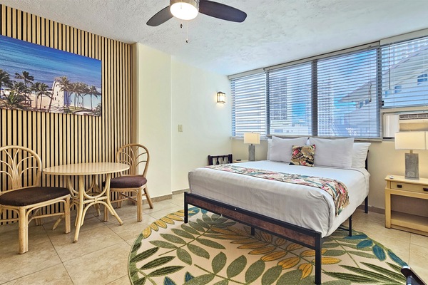 Skrivebord, strykejern/-brett, wi-fi (inkludert) og sengetøy