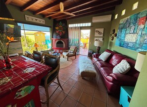 Smart TV, fireplace, books, stereo