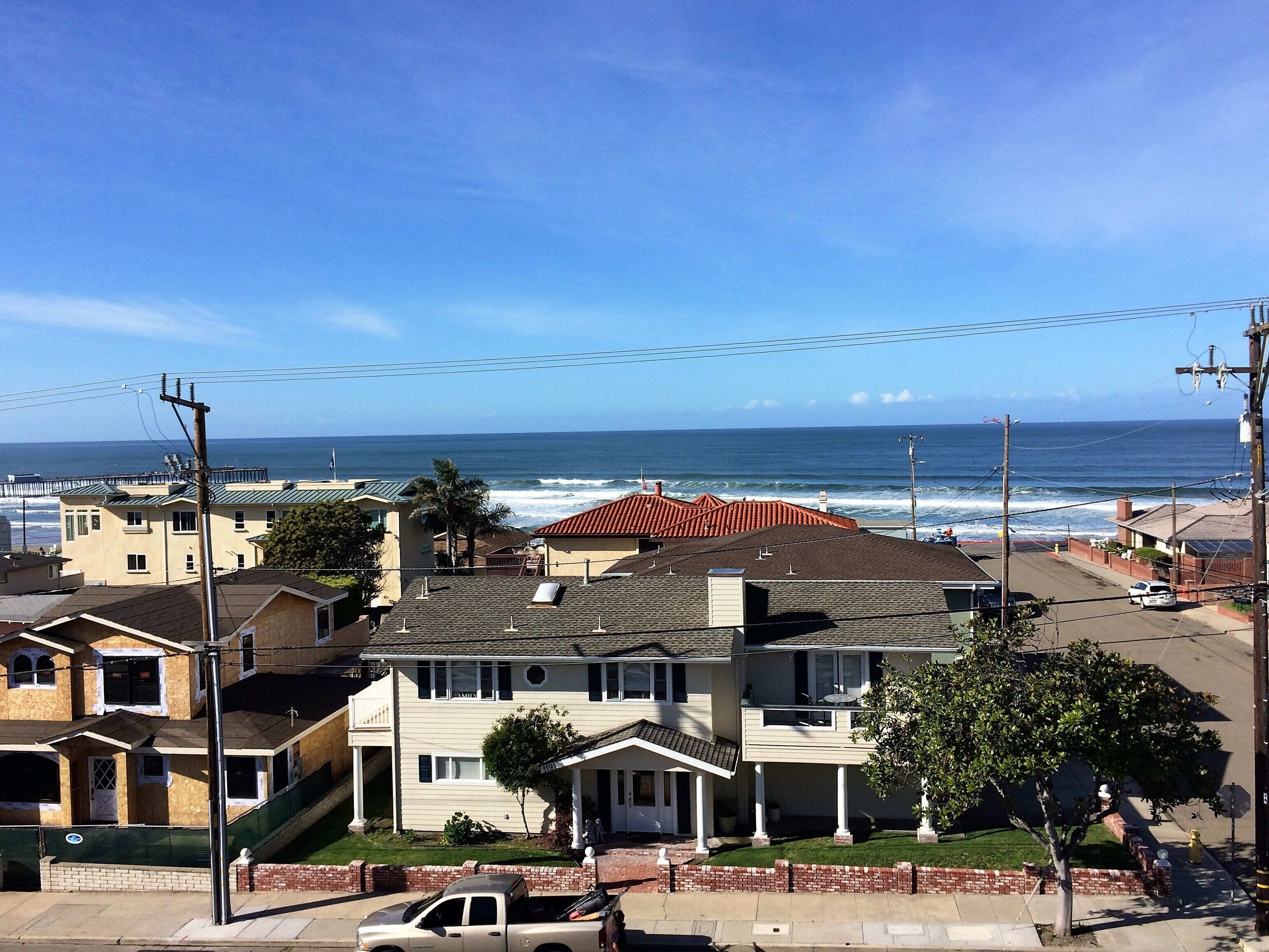 Downtown Pismo Home- 1 Block to the Beach with Ocean View Balconies! 