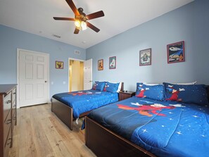 2 bedrooms, iron/ironing board, WiFi, bed sheets - Hidden Gem less than 2 miles to Disney! NEW FLOORS and much more! 2 bed/2 bath (Kissimmee)