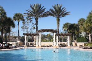 A heated pool - Hidden Gem less than 2 miles to Disney! NEW FLOORS and much more! 2 bed/2 bath (Kissimmee)