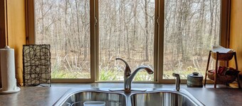 Starry Night. Spacious and relaxing guesthouse. WiFi. 2 miles from town.