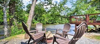 Riverfront Cabin, Mountain Views, Fishing, and Hiking!