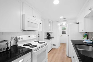 Fridge, microwave, oven, stovetop - Beach Villa:Close to all the action! Beach, Shops And Restaurants! STR072028 (Hilton Head)