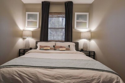 Cozy Space Near from 39th St. & KU Hospital 5