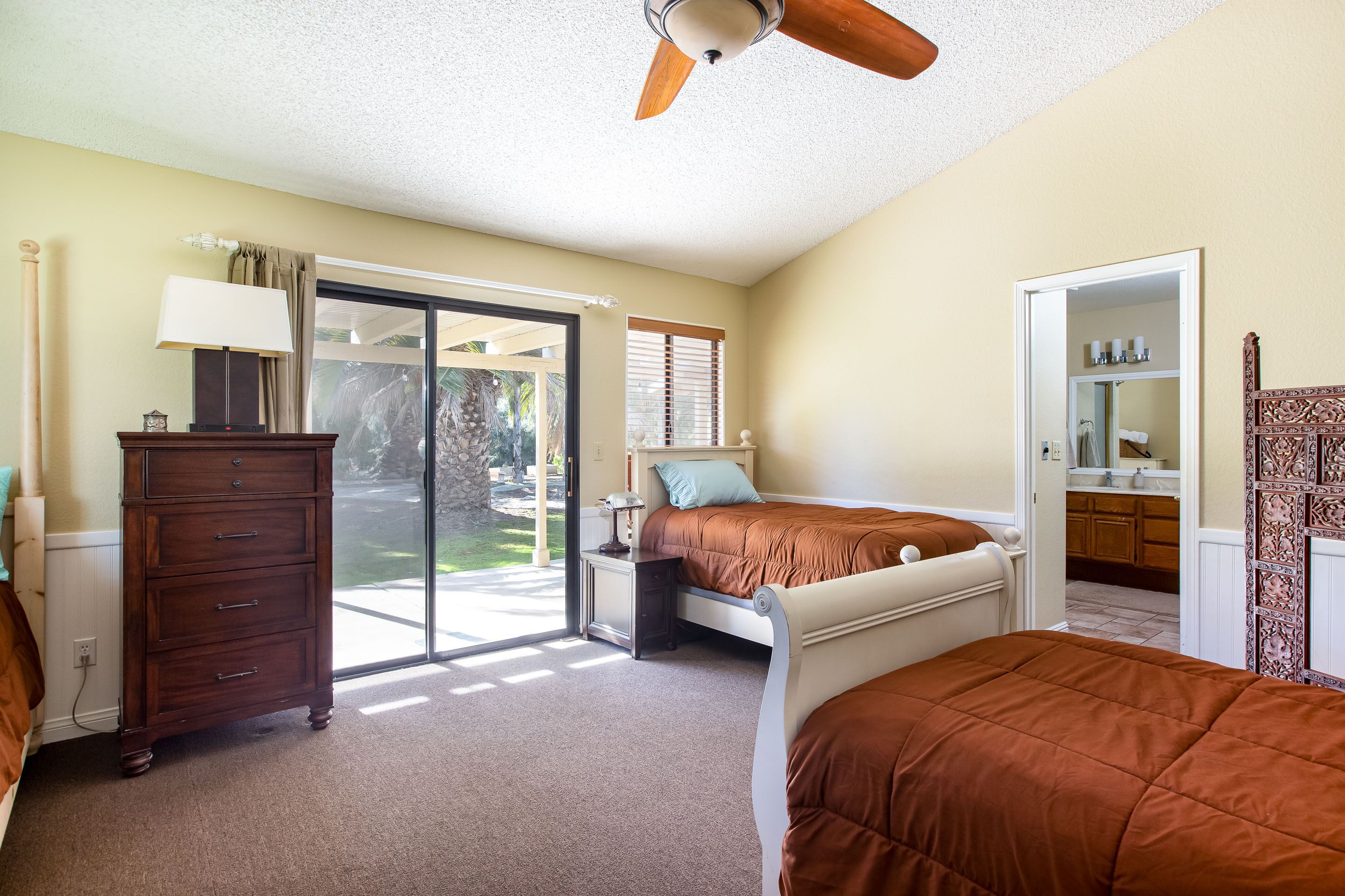 4 bedrooms, desk, iron/ironing board, travel cot