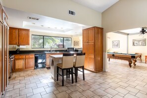 Game room - Large family Gathering? Have them all under one roof in this beautiful setting (Lake Elsinore)