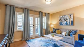 Een smart-tv en een kantoor