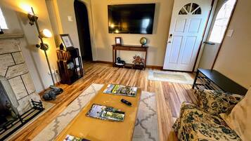 Smart TV, table tennis, music library, stereo