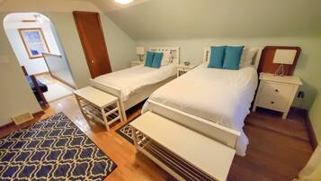 3 bedrooms, desk, iron/ironing board, free WiFi