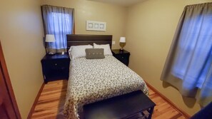 3 bedrooms, desk, iron/ironing board, free WiFi