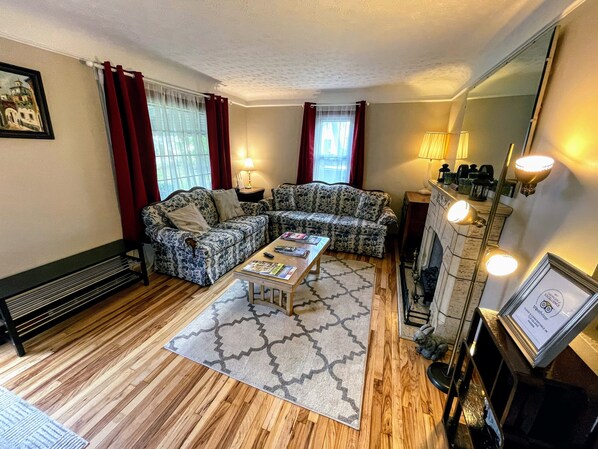 Smart TV, table tennis, stereo