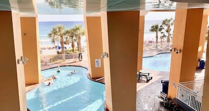 SPLASH!!💦 OCEANFRONT, 3RD Floor! FREE BEACH SERVICE, 2 chairs & umbrella!!