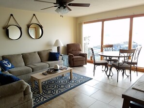 TV connectée, lecteur de DVD, vidéothèque