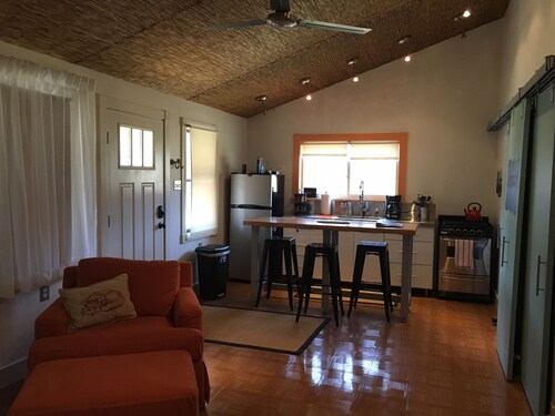 Cozy and relaxing, Modern Creekside, Trailside, Waterfront  Cottage, fiber Wifi