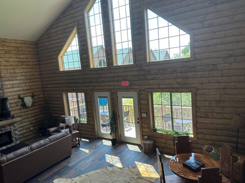 Luxury Newly Built Cabin across from Starved Rock golf,boat,hike,sleeps 12 WiFi
