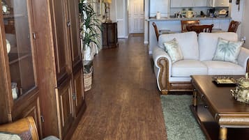 TV connectée, lecteur de DVD, livres, chaßne hi-fi