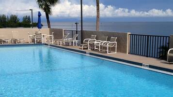 室外游泳池,恒温泳池