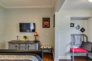 4 habitaciones, escritorio, tabla de planchar con plancha y wifi gratis 