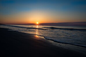 På stranden