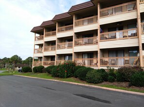Exterior - CLEAN, Convenient - fully renovated!  Sleeps 4   HHI STR#018944 (Hilton Head Island)