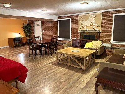 Worker's Den in Richmond - 5 bdr house 3K SF in zip 23227