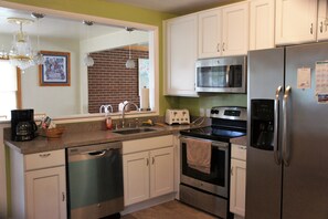 冷蔵庫、電子レンジ、オーブン、�コンロ