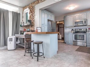 雪櫃、微波爐、焗爐、爐具