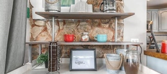 The Stone Cottage, The Stone Cottage is a beautiful, spacious 3 bedroom, 3 bath house