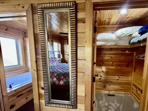 4 bedrooms, desk, iron/ironing board, travel crib