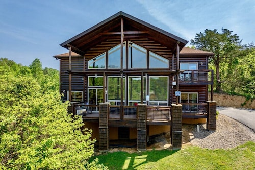 March Madness in Theater! CLEAN!, 3 King Suites, Game Loft, A+ Location