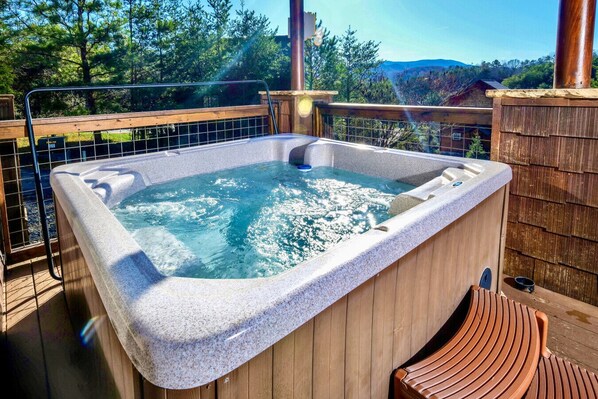 Outdoor spa tub