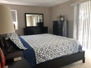 4 chambres, fer et planche à repasser, Wi-Fi gratuit, draps fournis