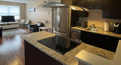 Downtown Traverse City Condo. Great Location. New King Bed