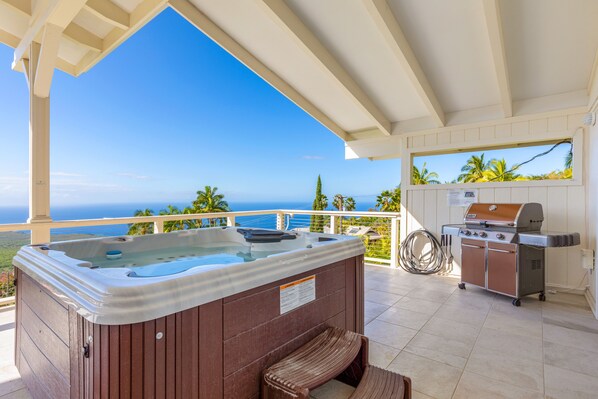 Outdoor spa tub - Luxury Magic Oceanview Home – Huge Terrace under roof & Hot Tub (Captain Cook)