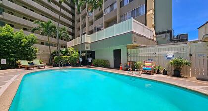 Ocean View from 2Balcony Queen Suite 50yds to Waikiki Beach
WAIKIKI GRAND HOTEL®