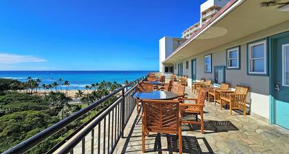 Ocean View from 2Balcony Queen Suite 50yds to Waikiki Beach
WAIKIKI GRAND HOTEL®