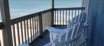 OCEANFRONT/SIDE VIEW!! Beautiful 2 bedroom condo with large balcony. Sleeps 4-6