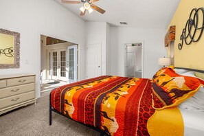 4 bedrooms, iron/ironing board, travel cot, WiFi - Hakuna Ma'Cottage - Minecraft Room, Southern Pool! (Kissimmee)