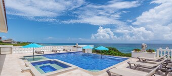 Casa de Cinco Caballos! Hot Tub/Seasonal Heated pool! Overlooking The Caribbean
